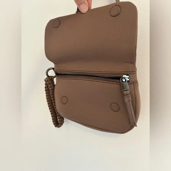 (SOLD) ATHLETA Revive Convertible Crossbody Waistbag Brown - Picture 6 of 10